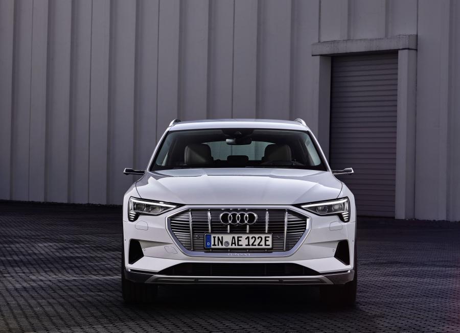  Audi e-tron 50 Quattro 2019 года  (WW) (фото 14 из 16)